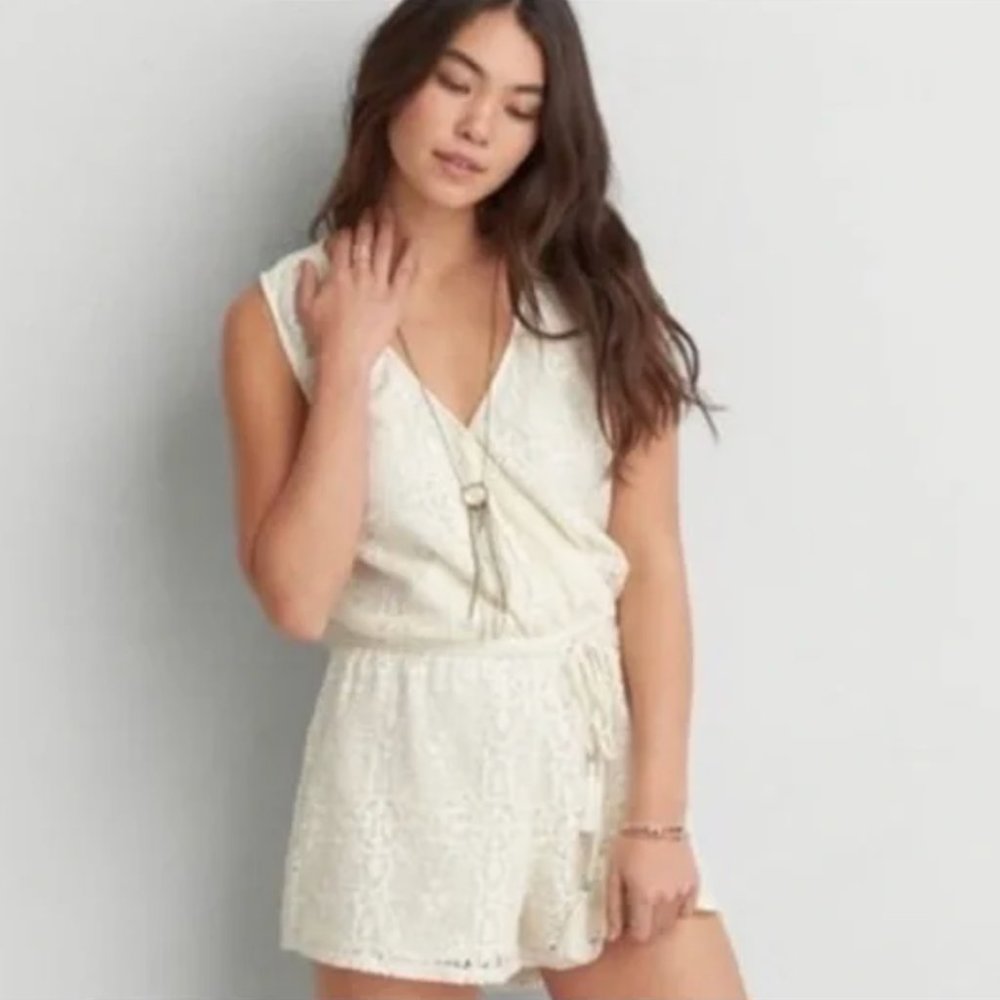 American Eagle Crochet Romper Ivory (with Belt) - Size M